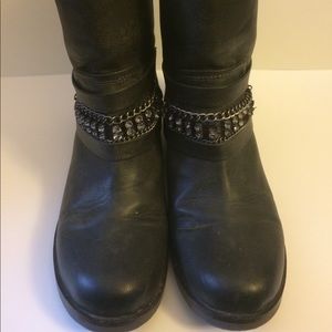 ⬇️15 Slate Grey Pleather Embellished Boots (8.5)